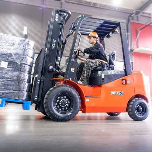 ลูกค้าใช้รถโฟล์คลิฟท์ไฟฟ้ารุ่น EFX2-251