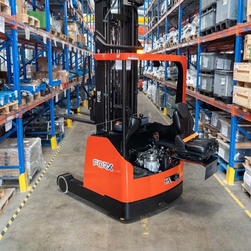 Reach Truck รุ่น CQD14-16L3 ใช้งานในคลังสินค้า