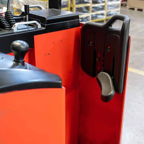ด้านในของรถ Reach Truck รุ่น CQD18S2