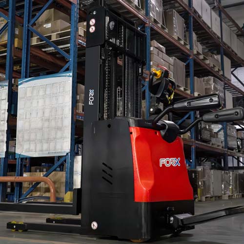 รถ Stacker ไฟฟ้า รุ่น RSB202 ใช้ในคลังสินค้า